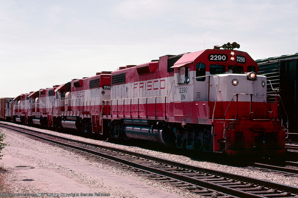 Burlington Northern GP38-2 #2290 with a Magnolia, Alabama bound train in the yard 